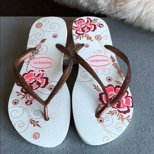 Havaianas flip flops with rose gold strap